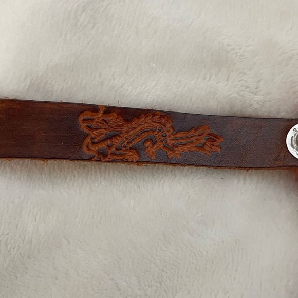 Artisan crafted leather bracelet. - Picture 2 of 6